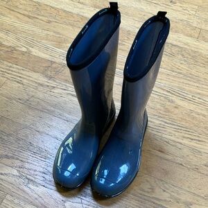 Blue Kamik rain boots - size 8